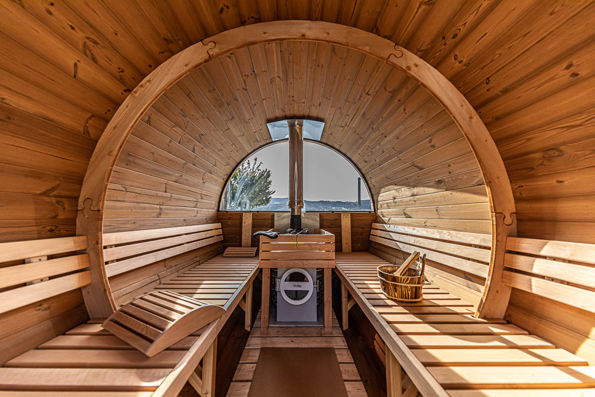 Sauna am See in Uster Fasssauna von Innen Sauna am See in Uster Fasssauna von Innen